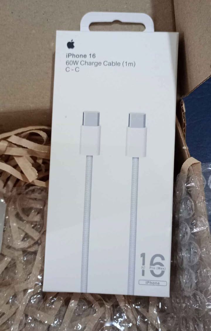 Cable y Adaptador (iPhone 16)